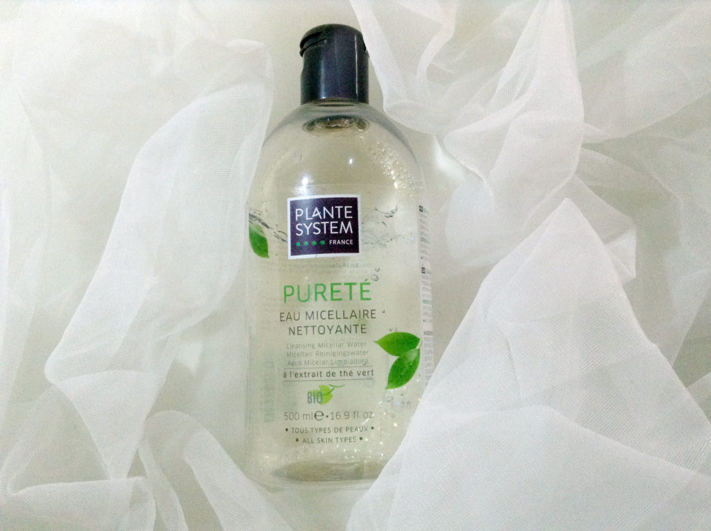 Agua para limpieza facial